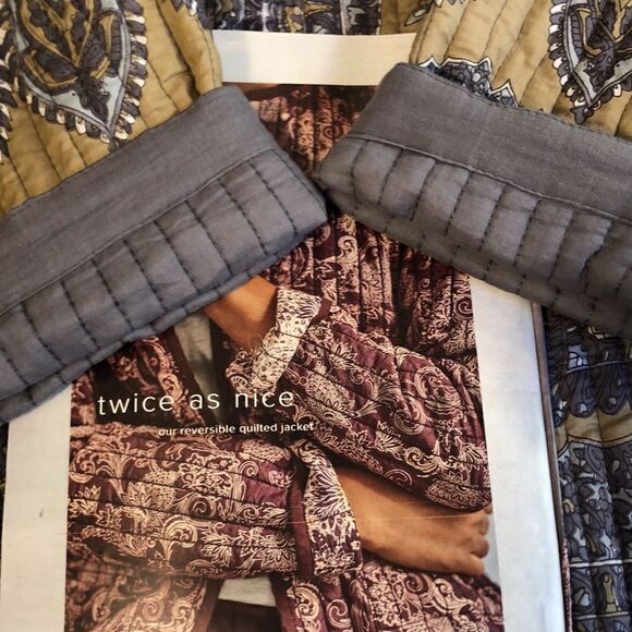 REVERSIBLE QUILTED lightweight jacket, pit to pit 24 1/2” Large Preworn - Picture 8 of 16